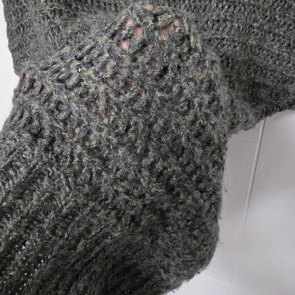 Free People Chunky Knit Dropped Shoulder Sweater size M - Picture 4 of 8